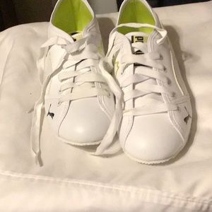 white puma sneakers